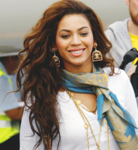 Beyonce & her Chanel birdcage earrings